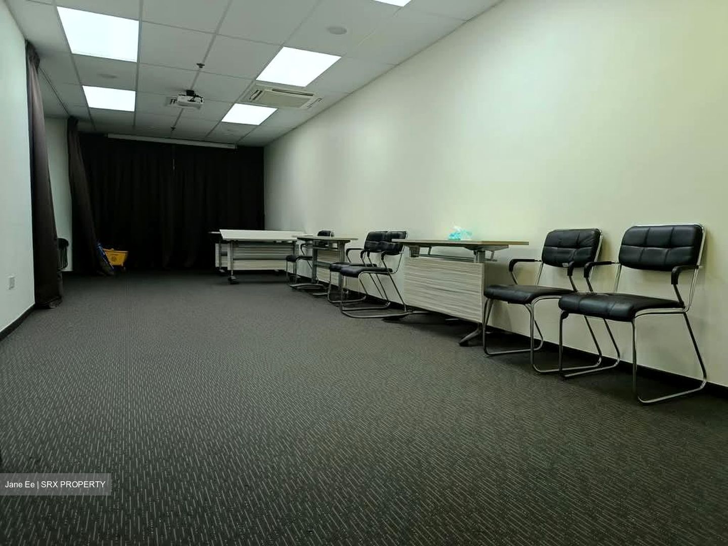 International Plaza (D2), Office #559885801